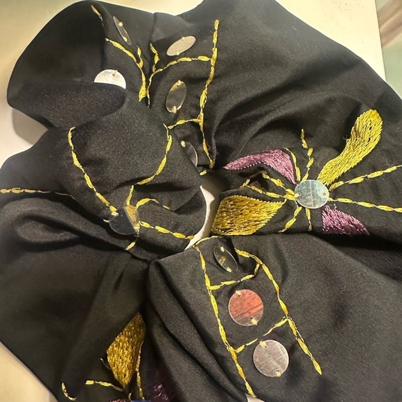 never worn Anthropologie hair scrunchie - Picture 1 of 3
